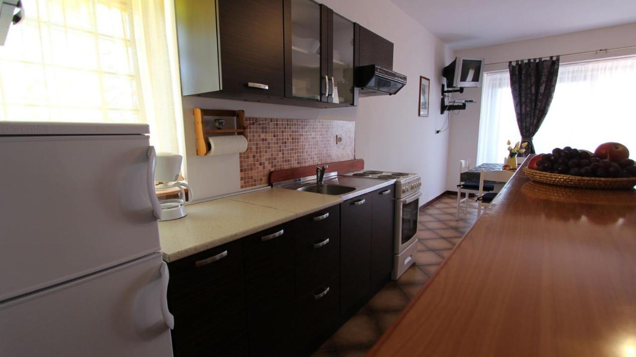 Apartments&Rooms Jelka Malinska Buitenkant foto