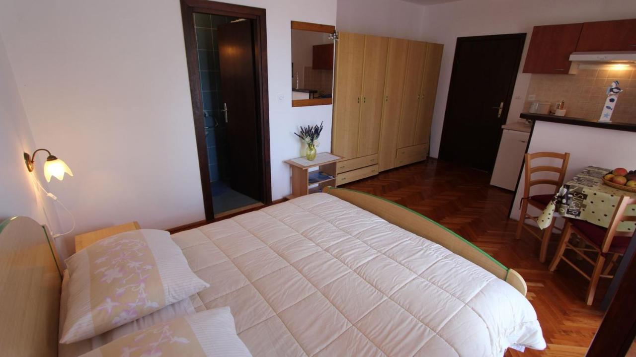 Apartments&Rooms Jelka Malinska Buitenkant foto