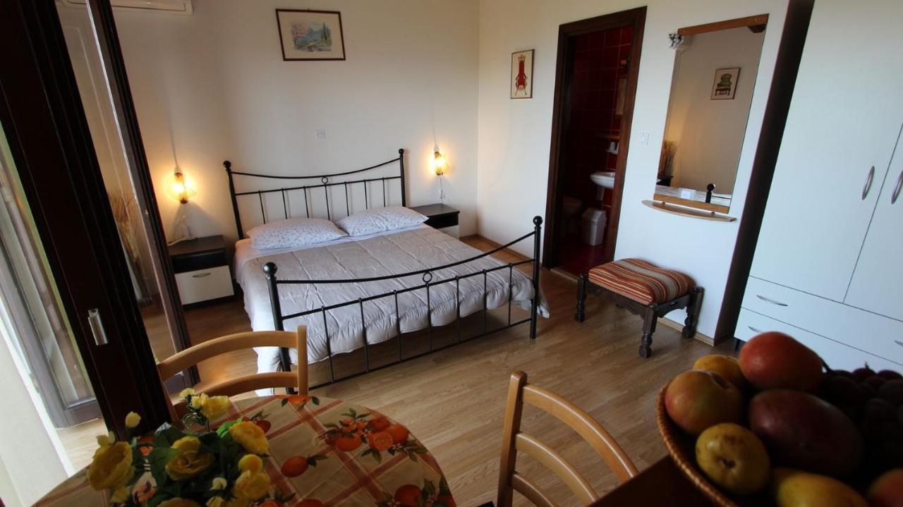 Apartments&Rooms Jelka Malinska Buitenkant foto