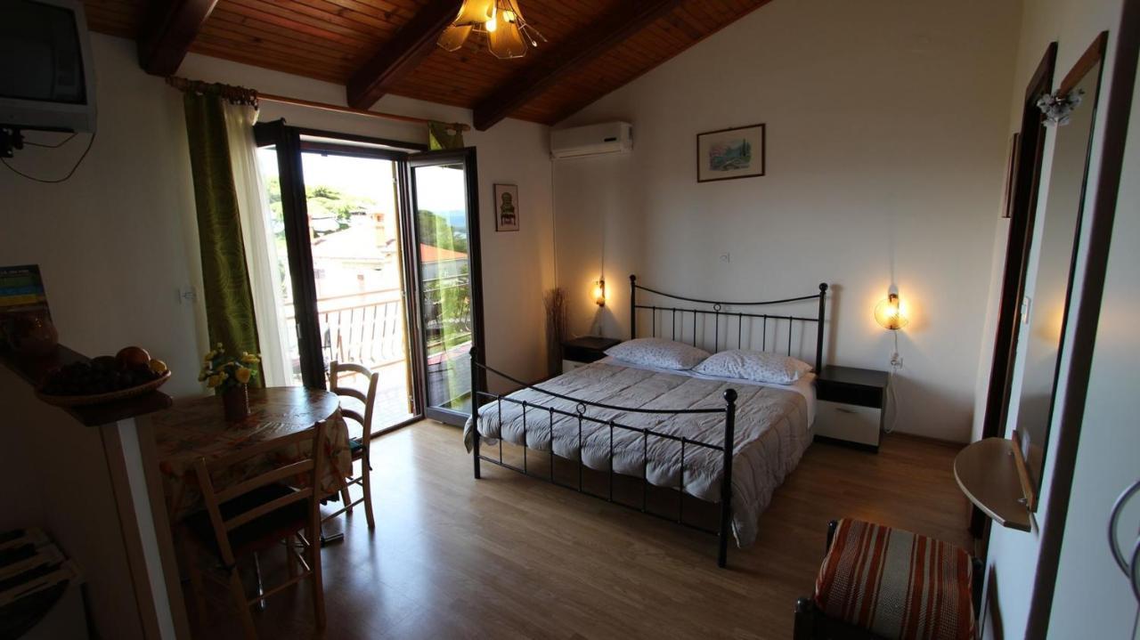 Apartments&Rooms Jelka Malinska Buitenkant foto