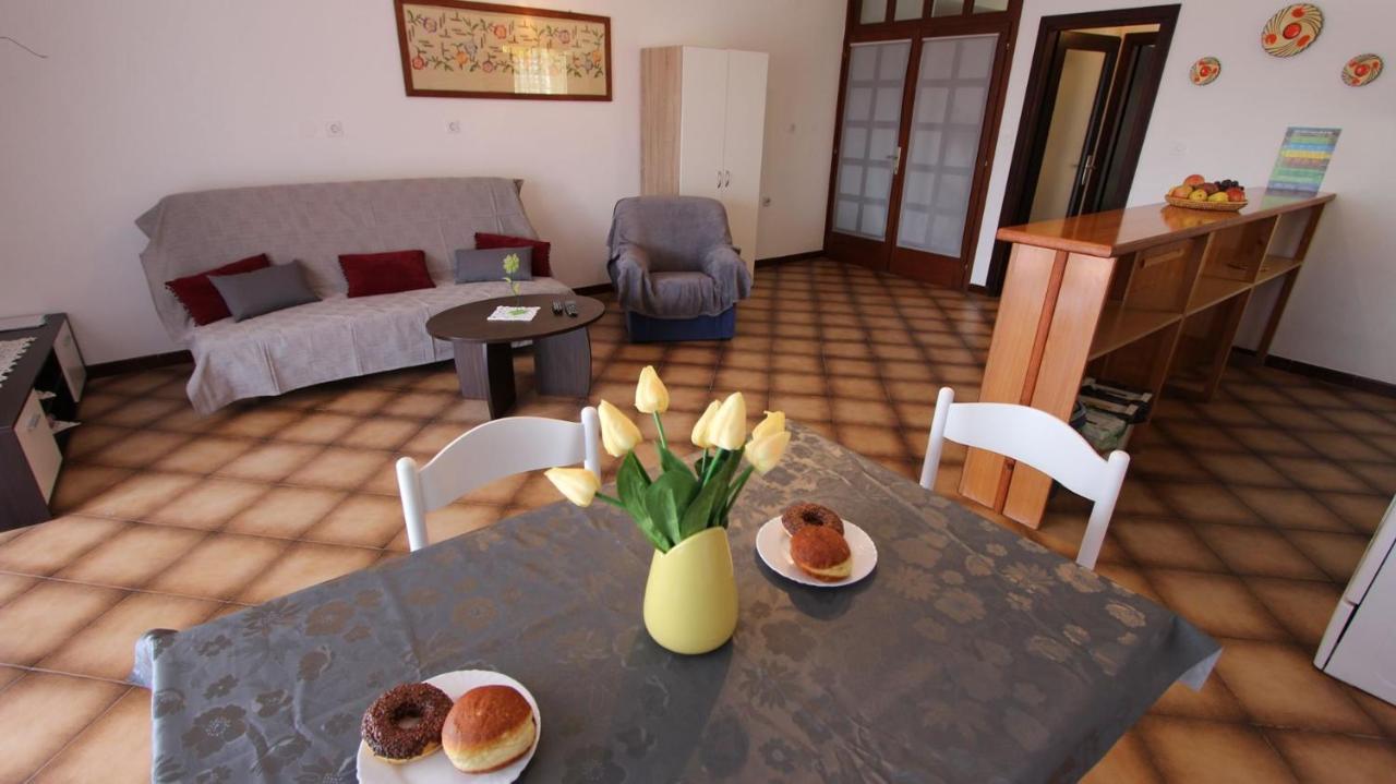 Apartments&Rooms Jelka Malinska Buitenkant foto