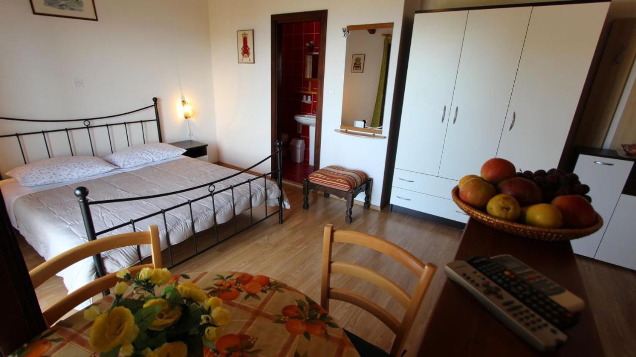 Apartments&Rooms Jelka Malinska Buitenkant foto